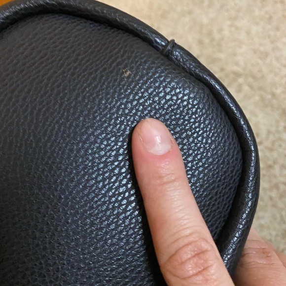 👀 4/$10 Black laser cut geometric design faux leather tote - Picture 9 of 10